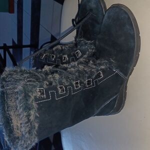 White Mountain Beautiful warm black fur lined boots size 7m